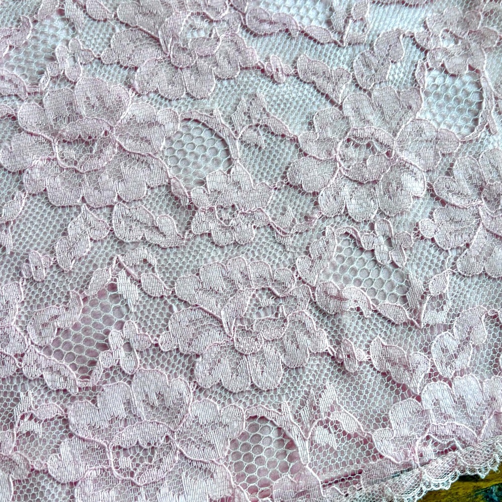 Vintage Victoria’s Secret Gold Label Lace Crop Cami! - Picture 5 of 7